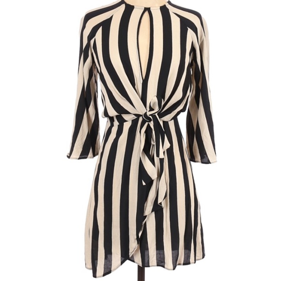 Topshop Dresses & Skirts - TopShop Black & White Stripped Long sleeve dress